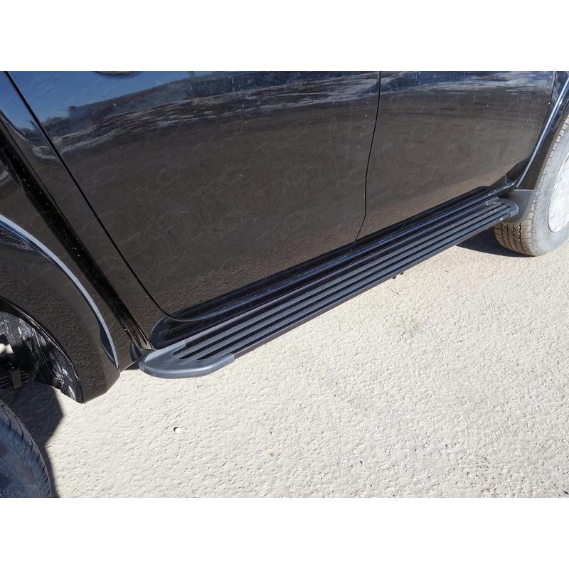 Пороги алюминиевые `Slim Line Black` 1820 мм MITSUBISHI L200 2015-2019